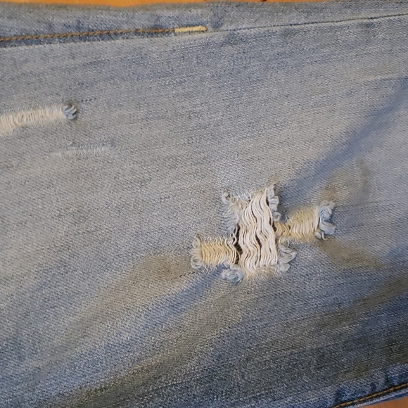 Old NAVY- distressed shorts - Picture 6 of 14